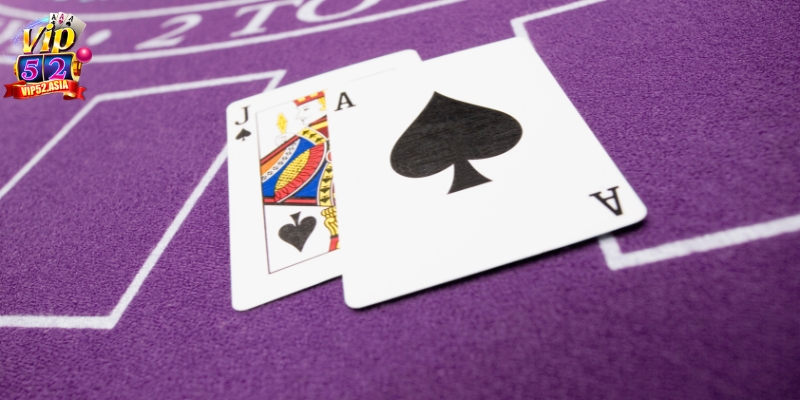 Chơi game bài Xì Dách Vip52 có gì thú vị?